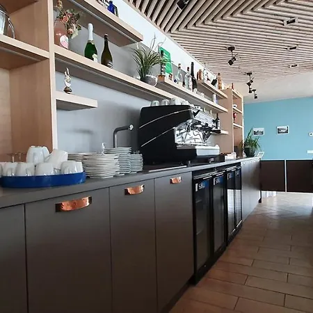 朵贝拉尼蓝娜玛佳酒店 2* Valgeranna