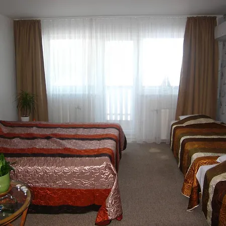 朵贝拉尼蓝娜玛佳酒店 Valgeranna